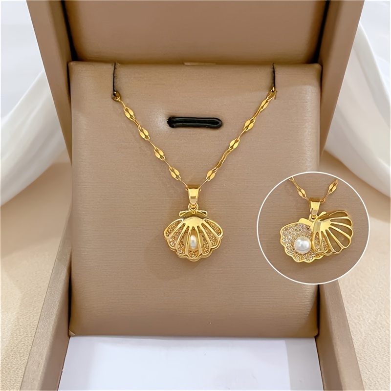 Fashion Shell Pendant Necklace with Synthetic Pearl Detail, 18K Gold Plated Stainless Steel Chain, Cubic Zirconia Accents, Charming Hollow Design Jewelry Gift for Women - Suitable for Wife And Daughter, Over 15 Years Old