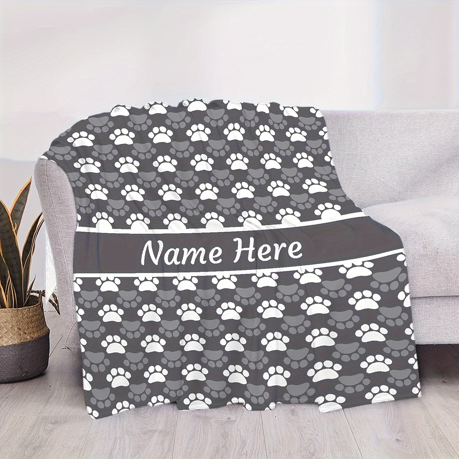 

1pc Customized Dog Name Blanket, Paw Print Flannel Blanket, Holiday Gift, Pet Office Throw Blanket, Living Room Decorative Flannel Holiday Blanket