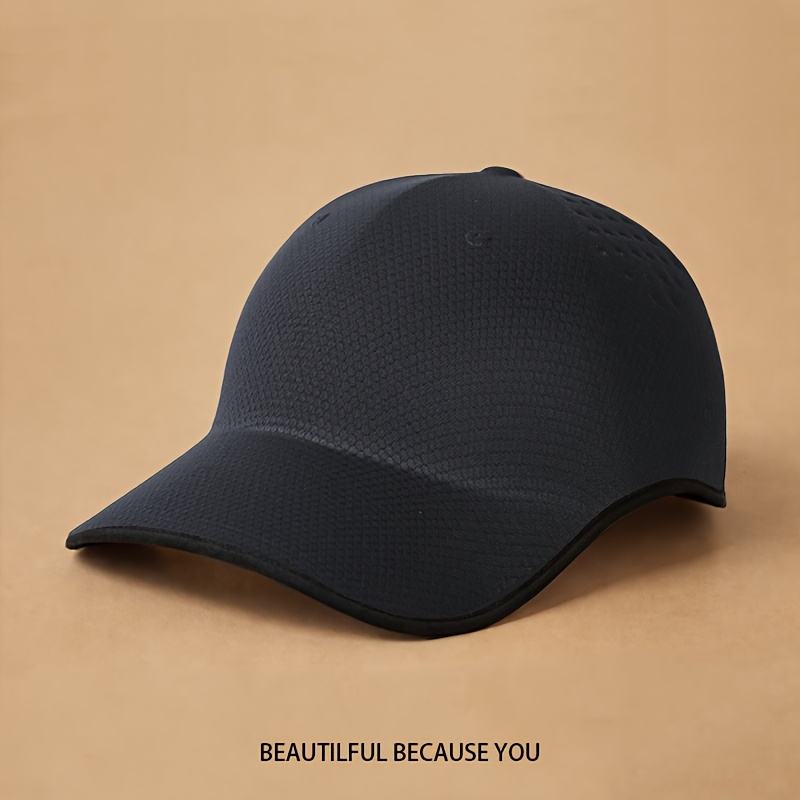 A Comfortable And Breathable Baseball Cap Designed for Sports, Featuring a Flexible Fit And a Soft Brim That Dries Quickly, Perfect for Everyday Use