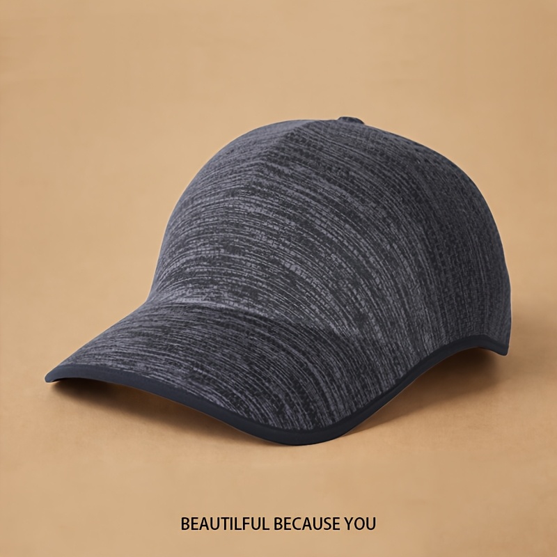 A Comfortable And Breathable Baseball Cap Designed for Sports, Featuring a Flexible Fit And a Soft Brim That Dries Quickly, Perfect for Everyday Use