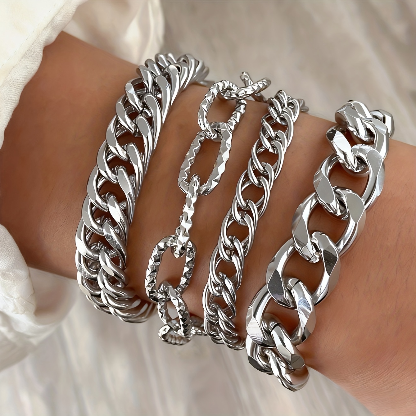 TEMU Ensemble de 4 bracelets pour femmes, bracelets à chaîne dorée, chaîne épaisse, style exagéré, tendance mode, empilables, streetwear, hip-hop