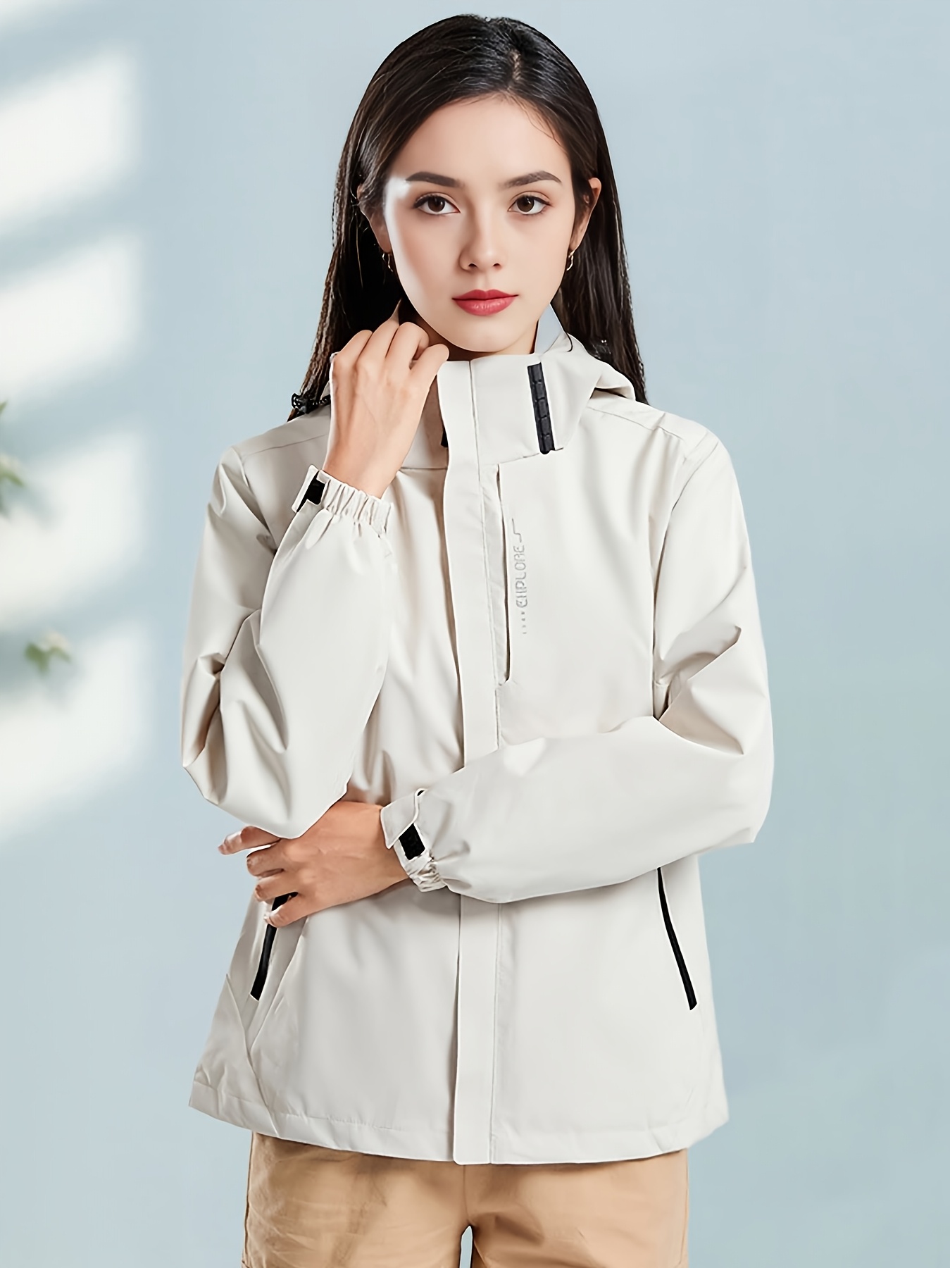 Chaqueta para mujer resistente al viento con capucha desmontable y bolsillos con cremalleras, ideal para senderismo y pesca en todas las estaciones, puños ajustables, color rosa vibrante con detalles en negro, equipo de senderismo