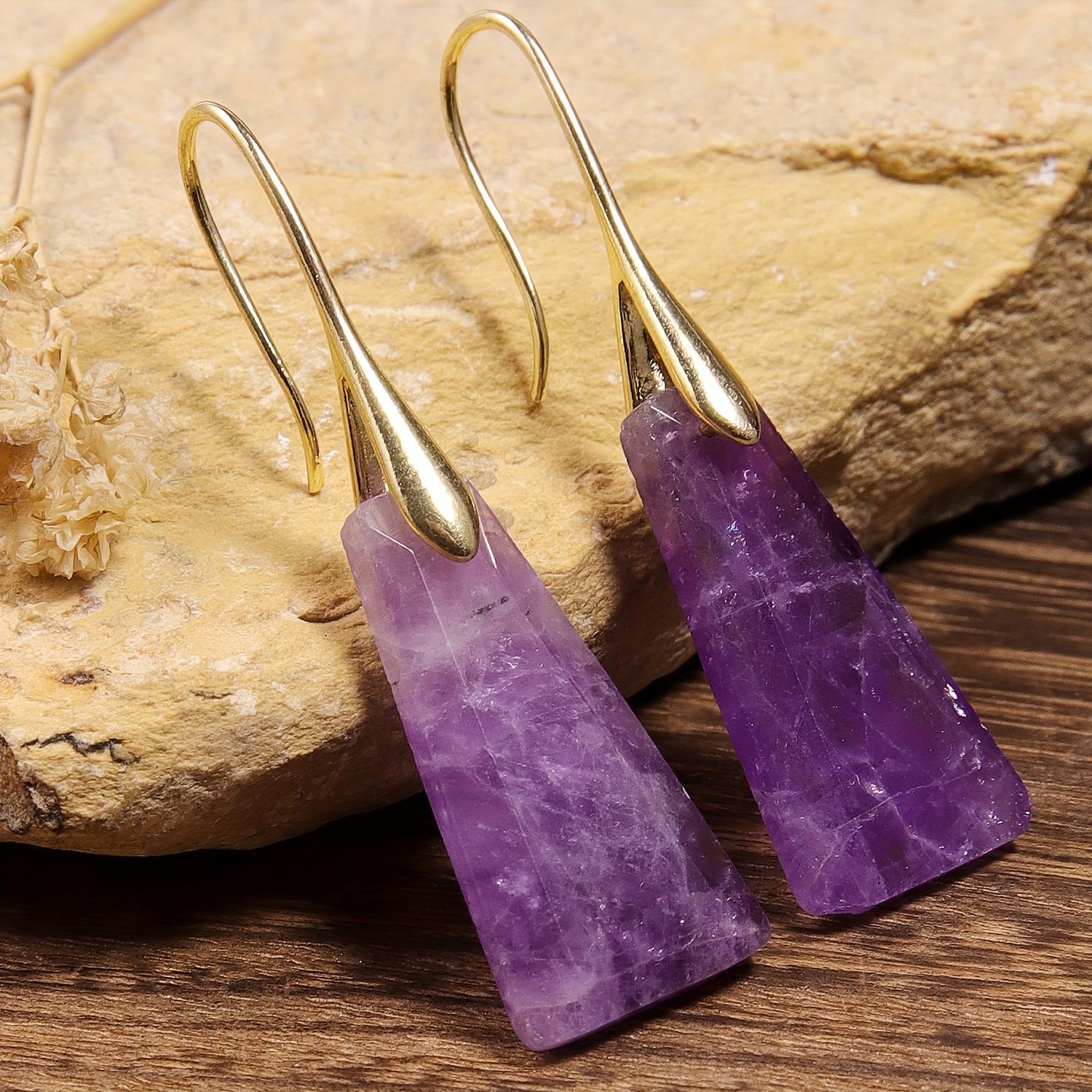 E-shop 1 Stück Elegante Amethyst-Invertierte -Ohrringe für Damen – Symbol für Eleganz – Goldene Ohrhaken, die verkörpern – für , Hochzeiten,
