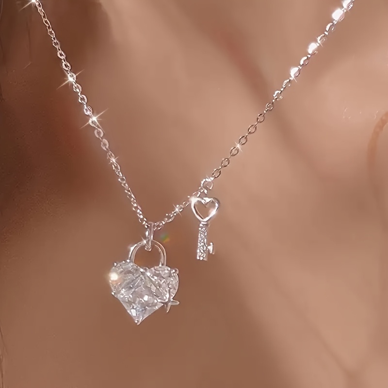 

A Heart-shaped Pendant Necklace, Plated In Platinum Golden, With Zirconia Jewelry, Suitable For Girls, A Jewelry Gift For A Friend's Birthday Party