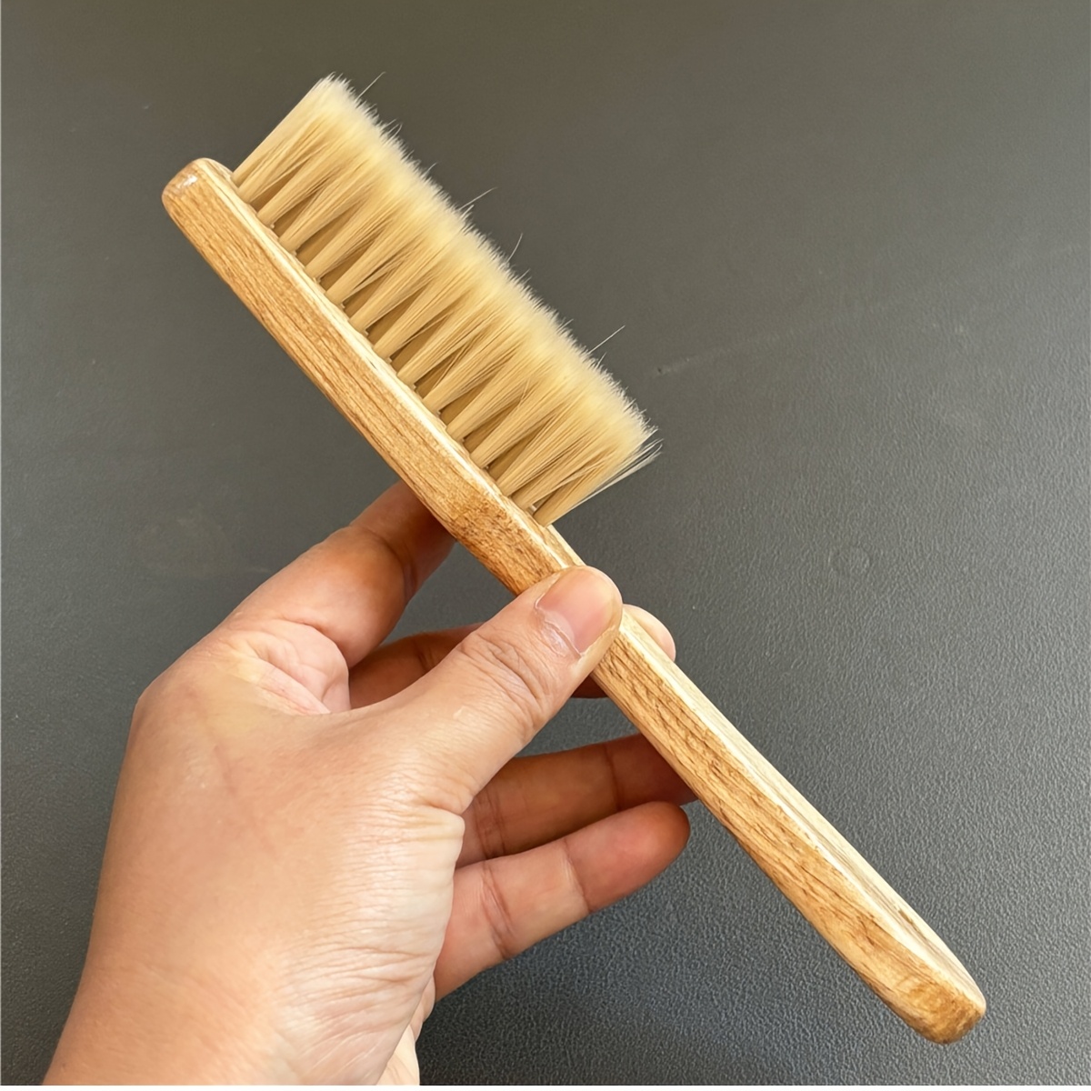 TEMU Brosse à chaussures multifonctionnelle avec manche en bois et poils souples, outil de nettoyage pour chaussures blanc