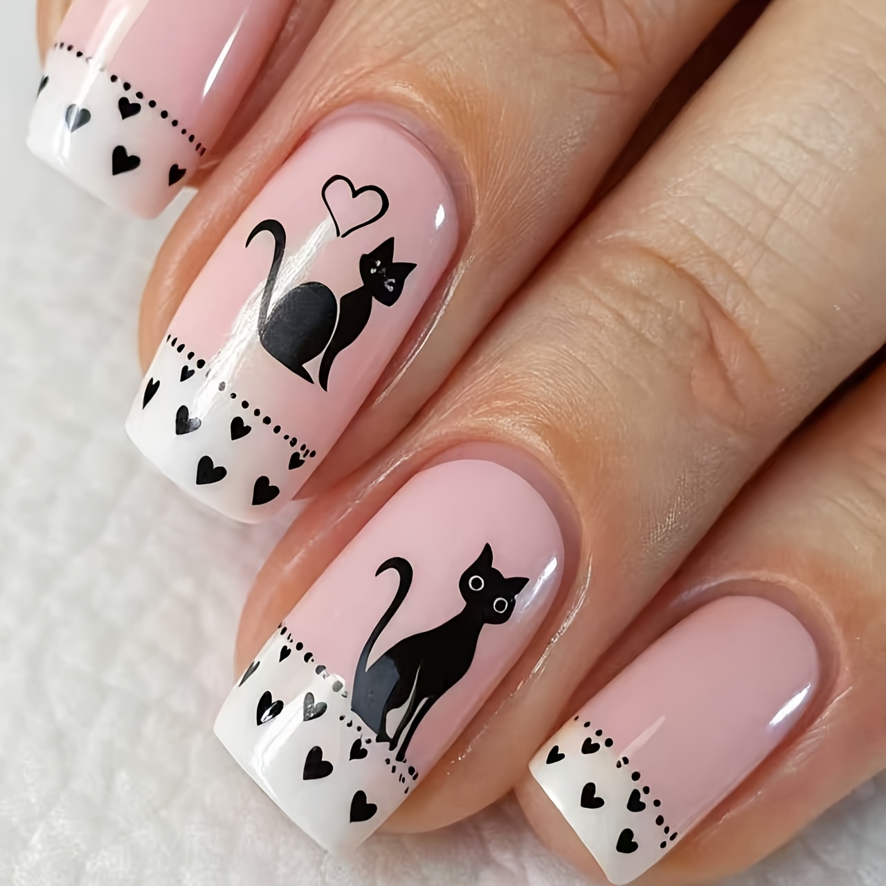 TEMU Lot de 24 faux ongles press-on détachables brillants de longueur moyenne, couleurs nude, , avec motif de chat et rayures en cœurs. Convient pour