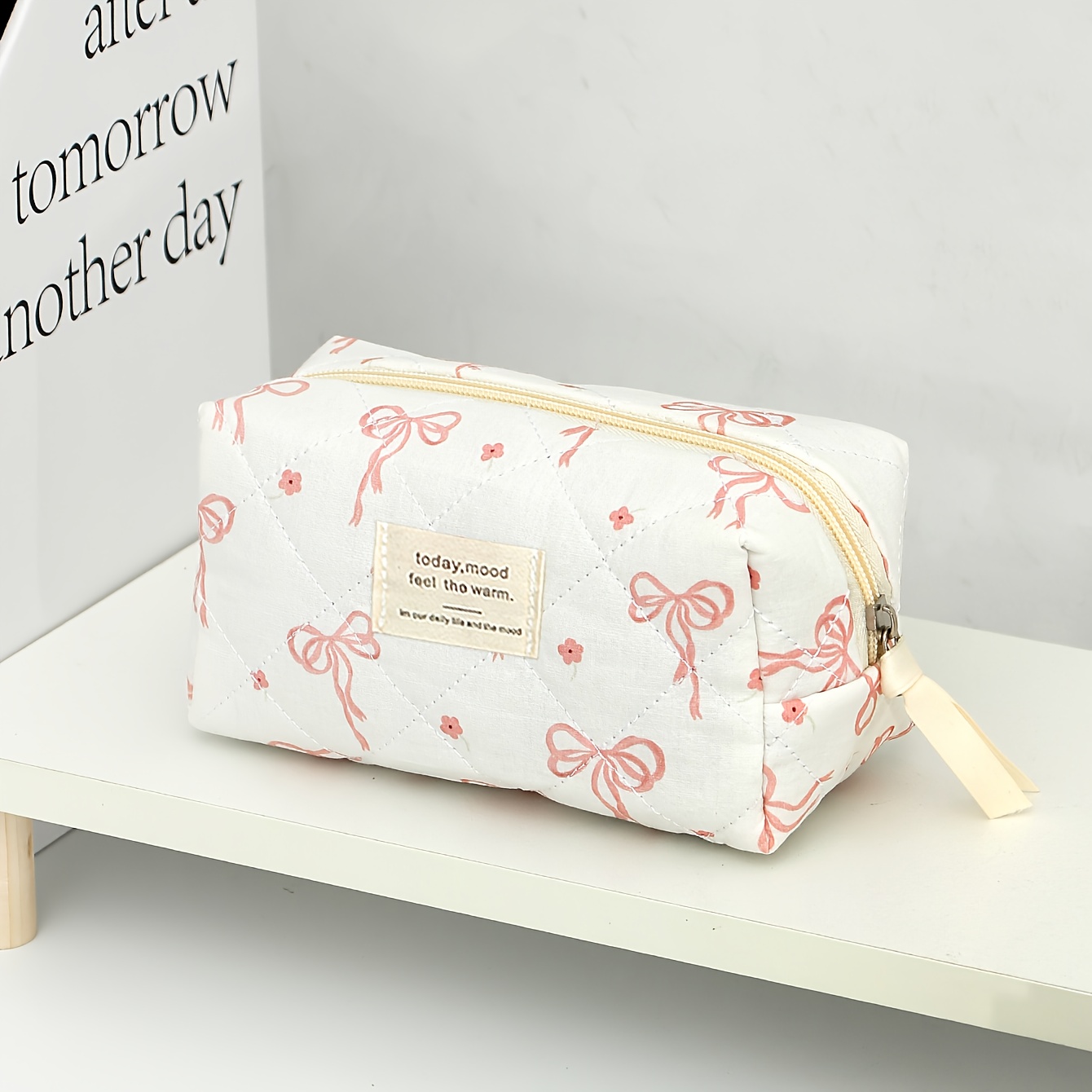 TEMU Trousse de maquillage rose doux avec un joli imprimé nœud, en fibre de polyester, avec un détail de ruban sur la fermeture éclair, organisateur