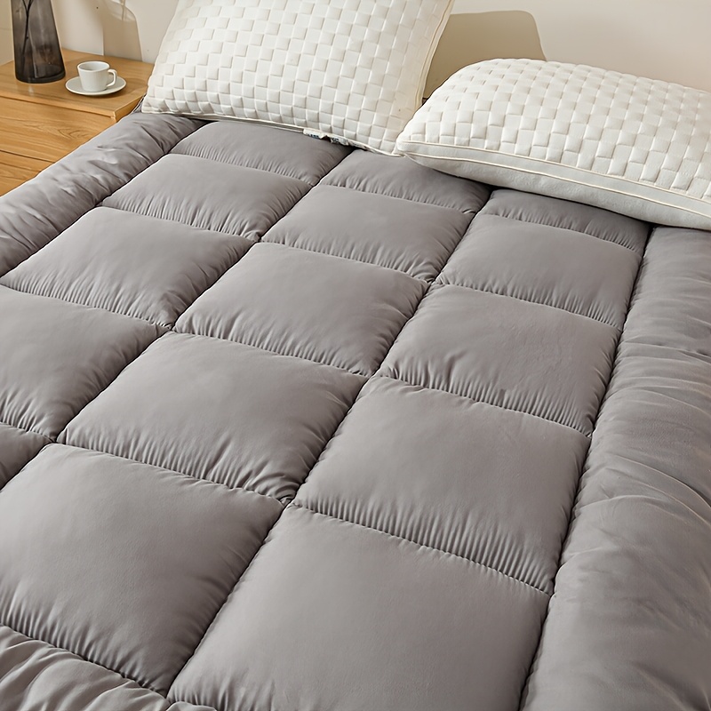 1pc Luxury Mattress Pad, Instant Warmth Winter Cold Protection, Ultra-Soft Comfortable Thickened Warm Mat, Corner Straps, 3D Quilted Mattress Protector, Skin-Friendly Breathable, Fluffy, Fall Winter Choice, Single Double Bed Cover Large Size
