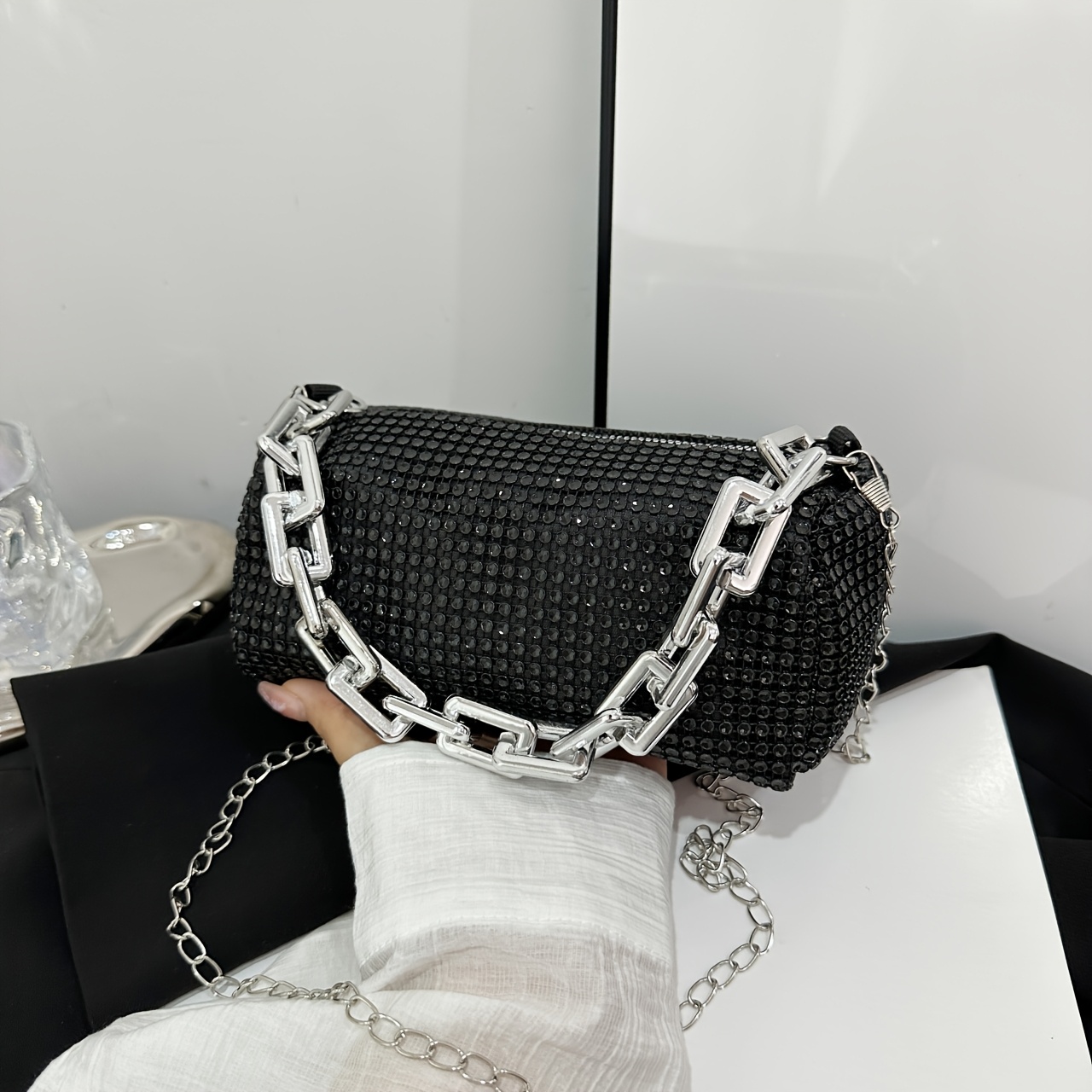 

A Stylish Evening Bag With Chain Straps, A Sexy Solid Golden Messenger Bag, Zip Closure, Polyester Lining, Silvery Gray, A Fashionable Accessory For Ladies.