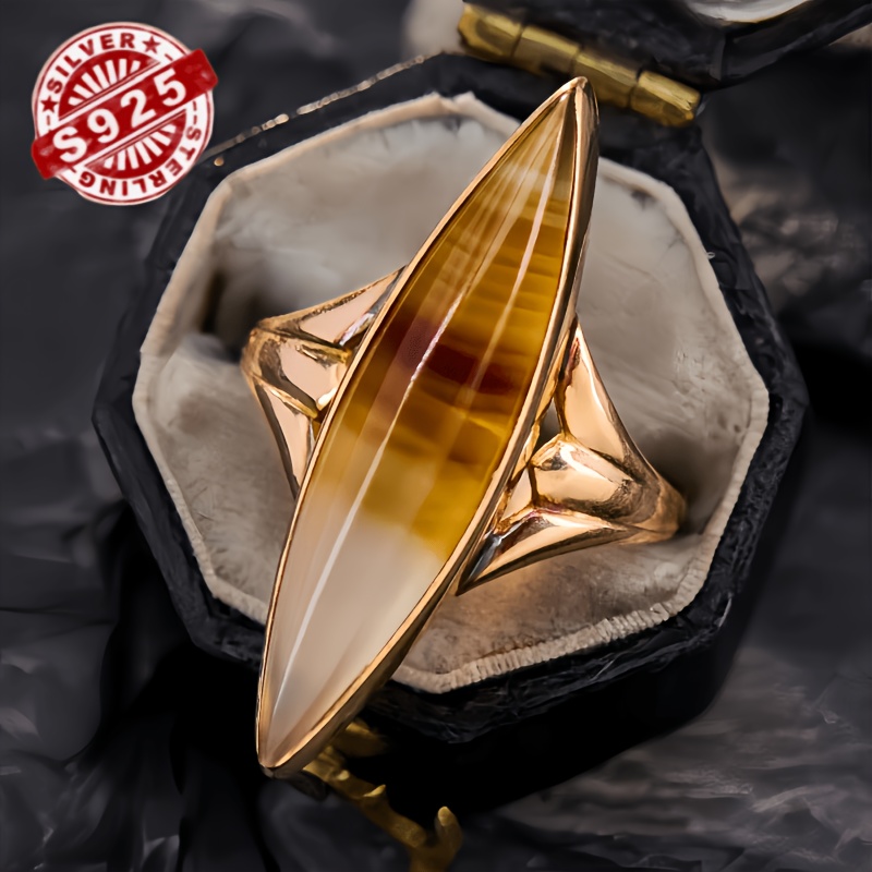 This Ring Is A S925 Ring, With Stone Set In Opal. The Color Gradually From To Warm Yellow, And The Texture . The Ring Holder Of Rose Gold Plated Plating, With A Modern And