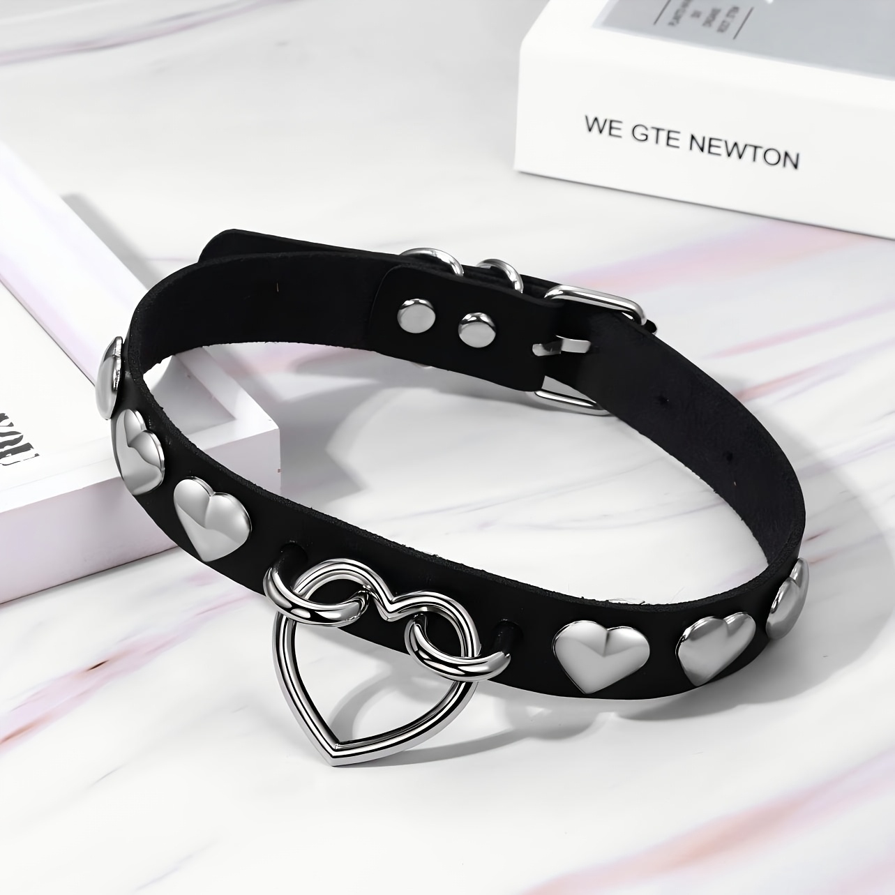 Collier Ras Du Cou Avec Breloque Cœur En Faux Cuir - Neuf Avec étiquettes, Bijou Fantaisie