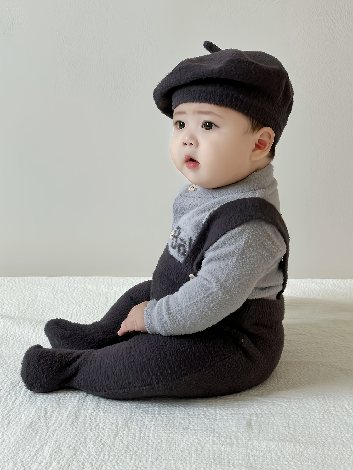 Herfst en Winter Zachte Pluche Vest + Gebreide Bandjesbroekje + Mutsen Romper Set, Schattige Modieuze Drie-Delige Outfit voor Lente, Unisex Onesie, Perfect voor Buiten