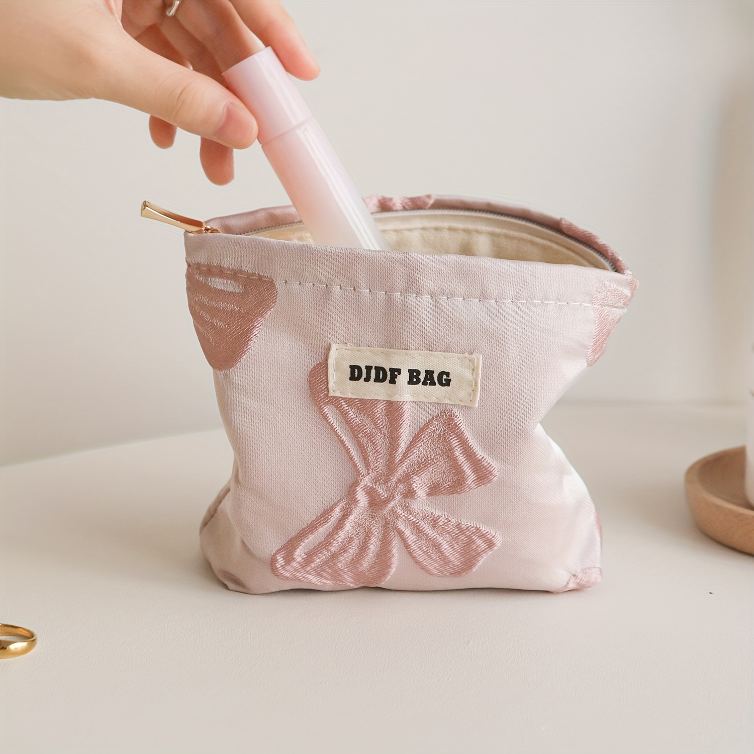 

Sac de toilette en polyester pour femmes avec nœud rose - Pochette cosmétique portable, lavable à la main, toile deux couches, fermeture éclair