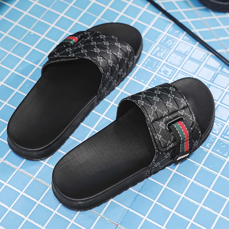 Sandales de Luxe à Enfiler Homme Sandales Unisexes de Luxe à Enfiler - Semelle Épaissie en EVA et Tissu PU Doux à Rayures, Chaussures Universelles Intérieures et Extérieures pour Toutes les Saisons, Chaussures de Fête Décontractées et Confortables (Noir/Blanc) - Style Neutre, Chaussures pour Femmes