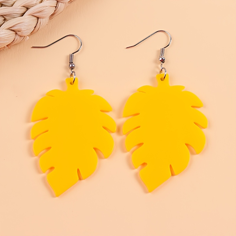 Women's 2pcs Exaggerated Candy-Colored Maple Leaf Acrylic Earrings