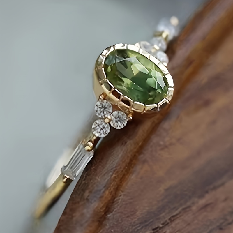 

Bague anniversaire vintage en zircone synthétique verte ovale pour femme, cuivre avec placage, pierre de naissance d'avril, accessoire de bijoux pour tous les jours et les fêtes - 1 pièce