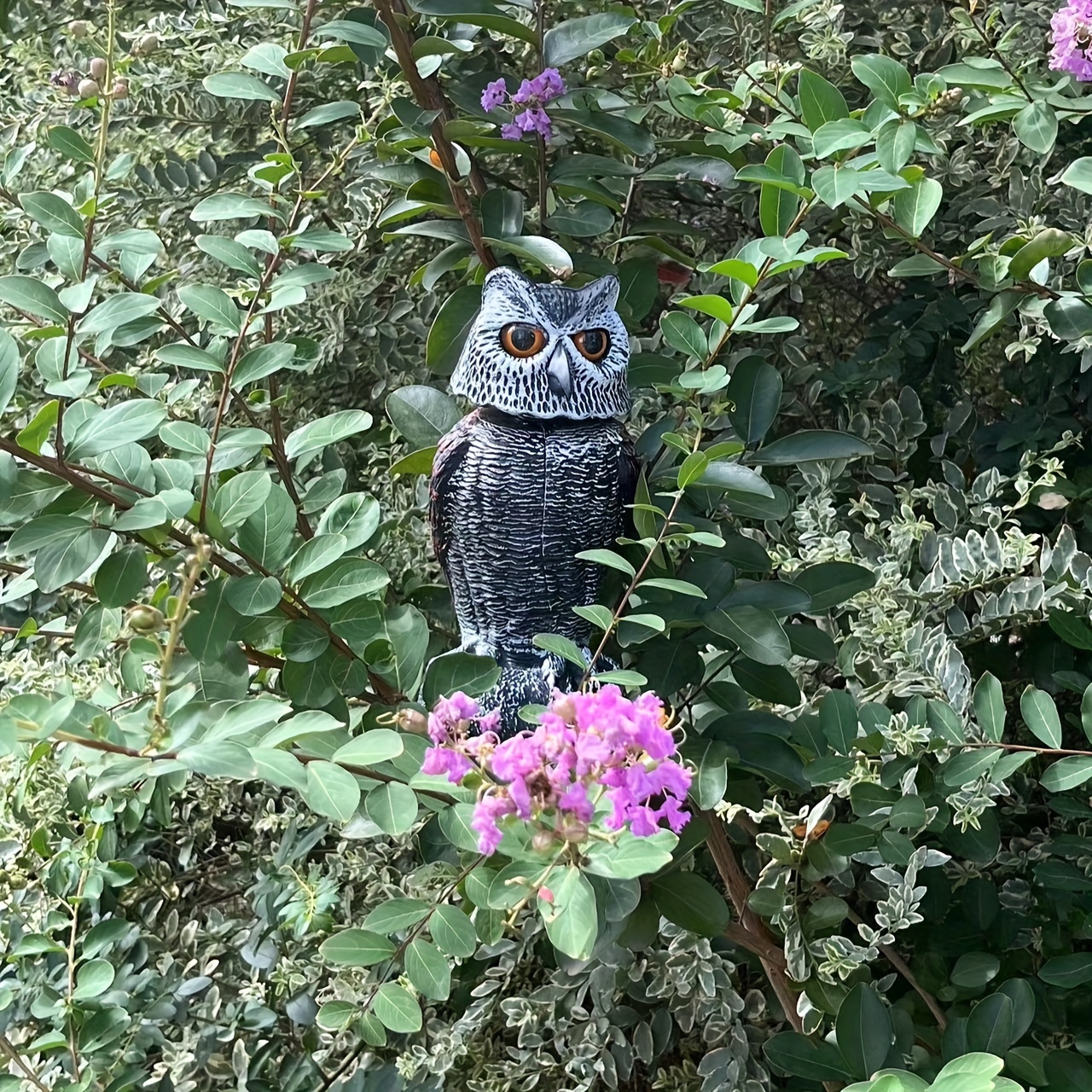 

Rotating Head Owl Decoy, Garden Stake Mount Plastic Bird Deterrent, Non-electric Halloween Theme Pest Control Outdoor Decoration, Featherless Animal Repellent