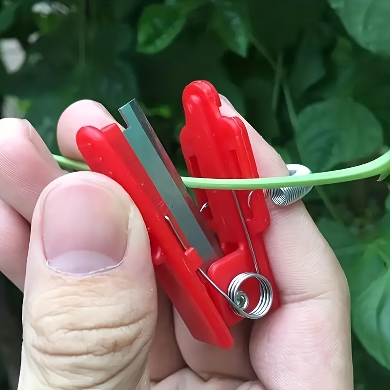 

1pc Multi-functional Thumb Knife For Farm, Garden, And Orchard - Perfect For Picking Tea, Removing Leaves, And Pinching Beard - Small And Portable Hand Tool