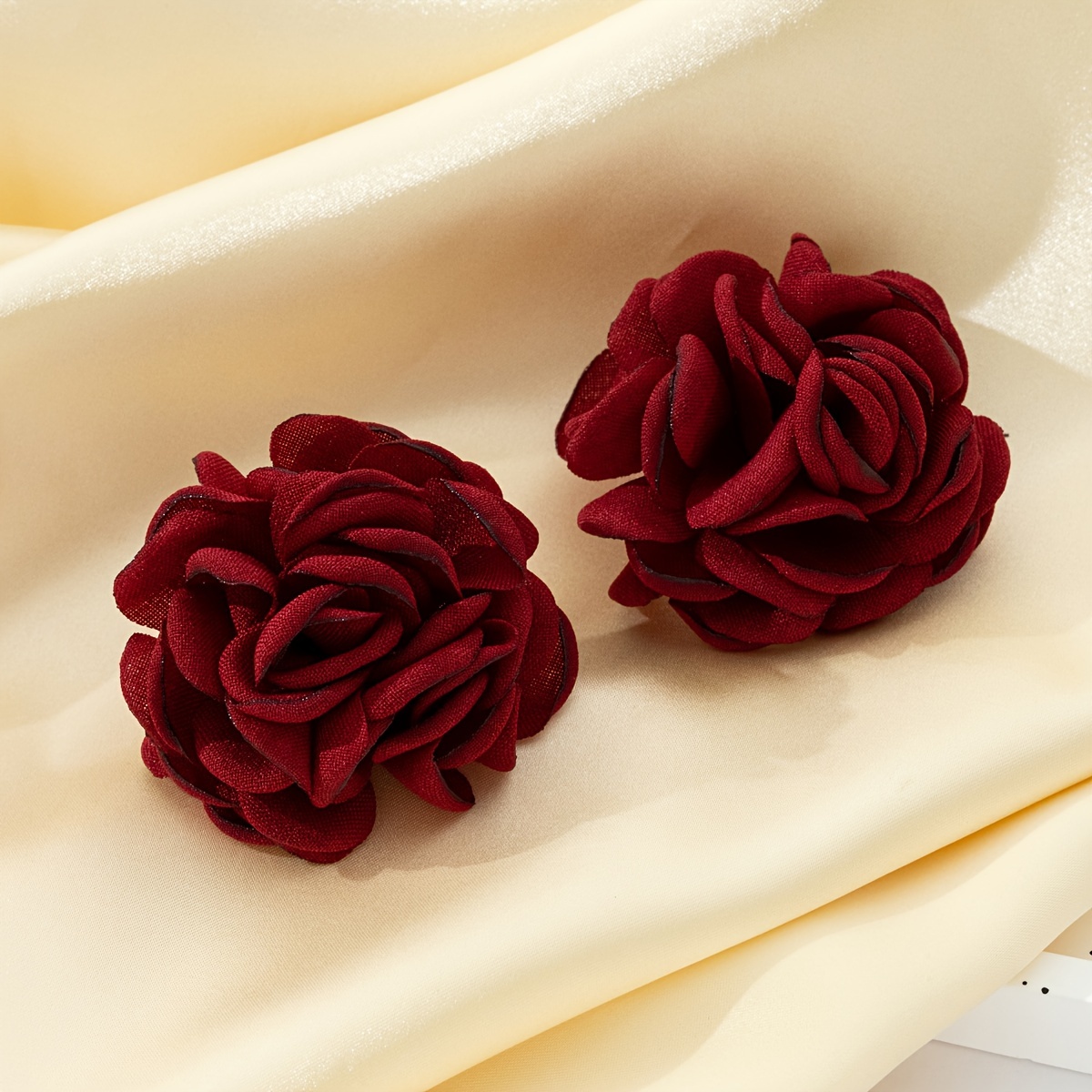 A Pair Of Fashionable Vintage Fabric Rose Earrings With Three-dimensional Burnt Edges, Perfect For Valentine's Day, Anniversaries, Or Wedding Gifts