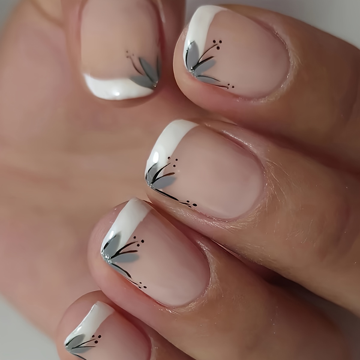 24pcs Short Square Wearable Nail White And Leaf Nail Art Easy High-end Fake Nails