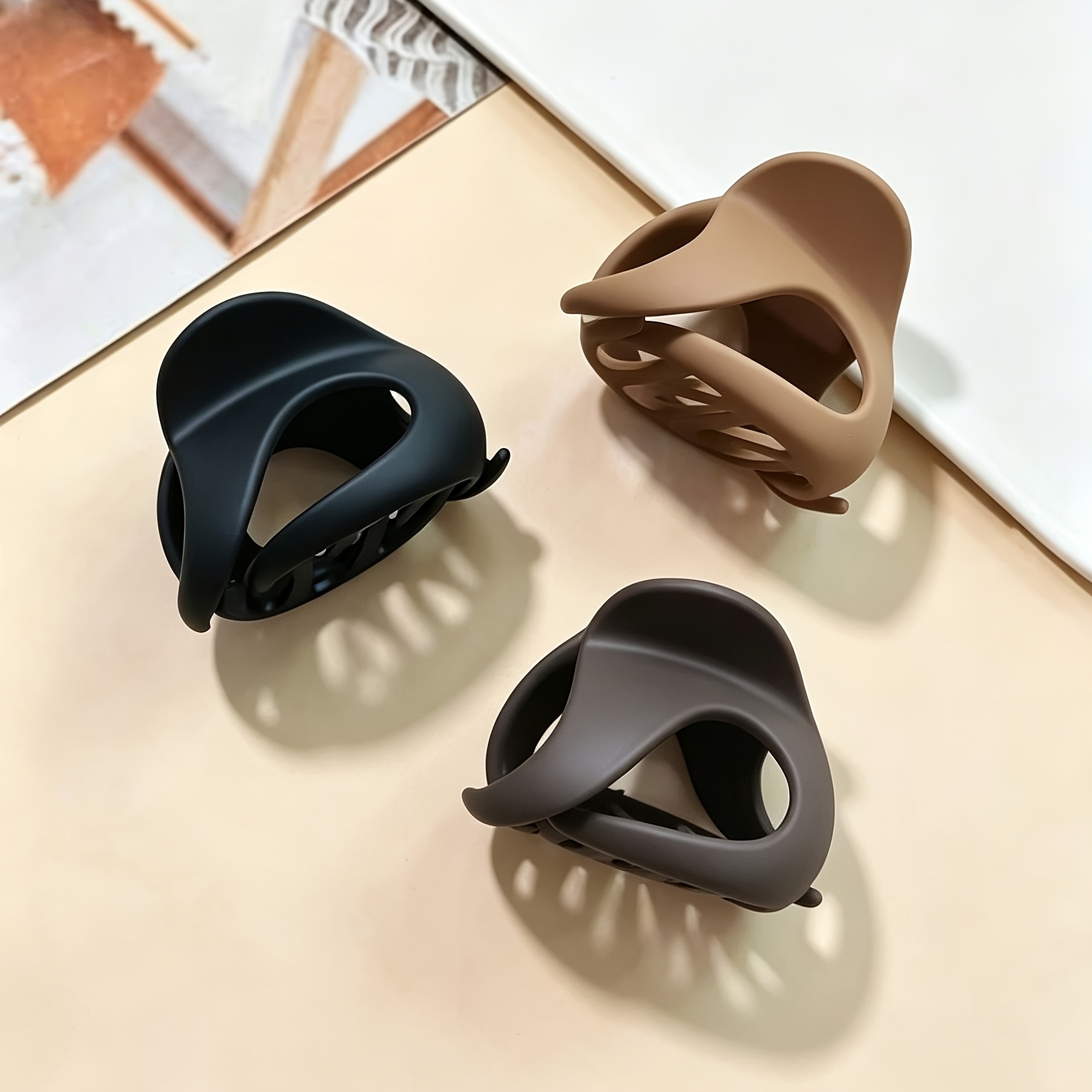 TEMU 3pcs Matte Solid Color Hair Claw Clips, Hollow-out Irregular Non-slip Jaw Clips, Neutral Tone Ponytail Holder Hair Catch Clamp For Women' Casual