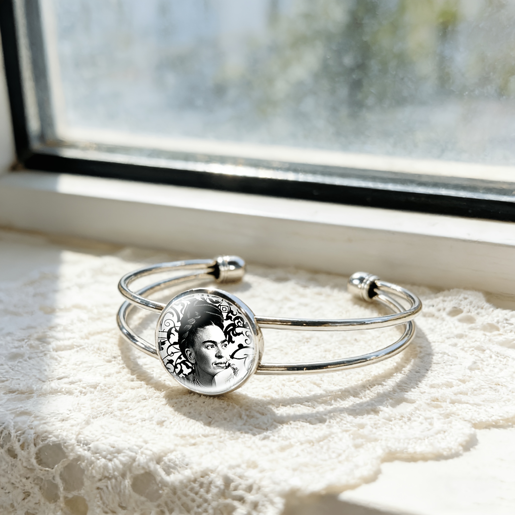 Women's Adjustable Round Time Gem Inlaid Classic Bracelet