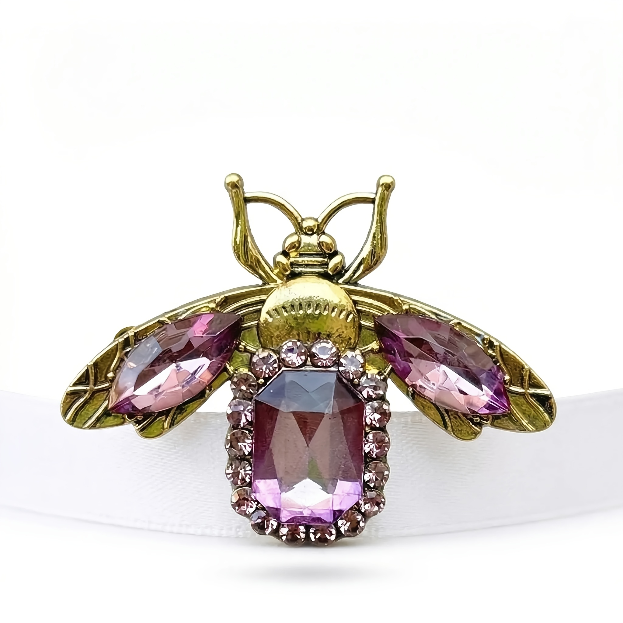 TEMU Vintage-style Colorful Gemstone Bee Brooch With Multi-colored Rhinestones, A Unique Insect Pin For Suits And Coats. This Non-traditional Insect