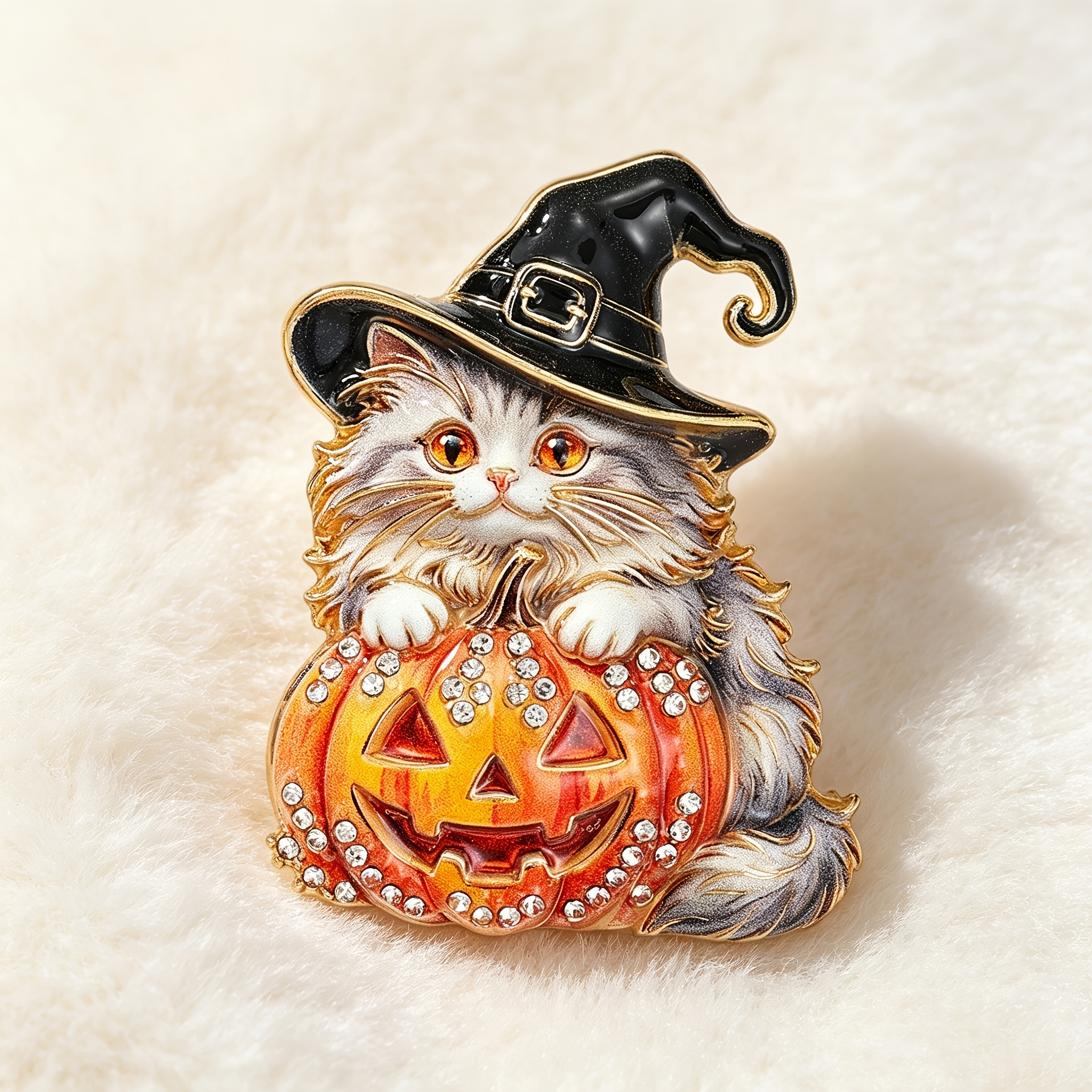 TEMU 1pc Broche en émail avec strass SOLEVDO, Chat avec chapeau de sorcière enlaçant une citrouille, Style et fantaisiste, Décoration pour manteau,