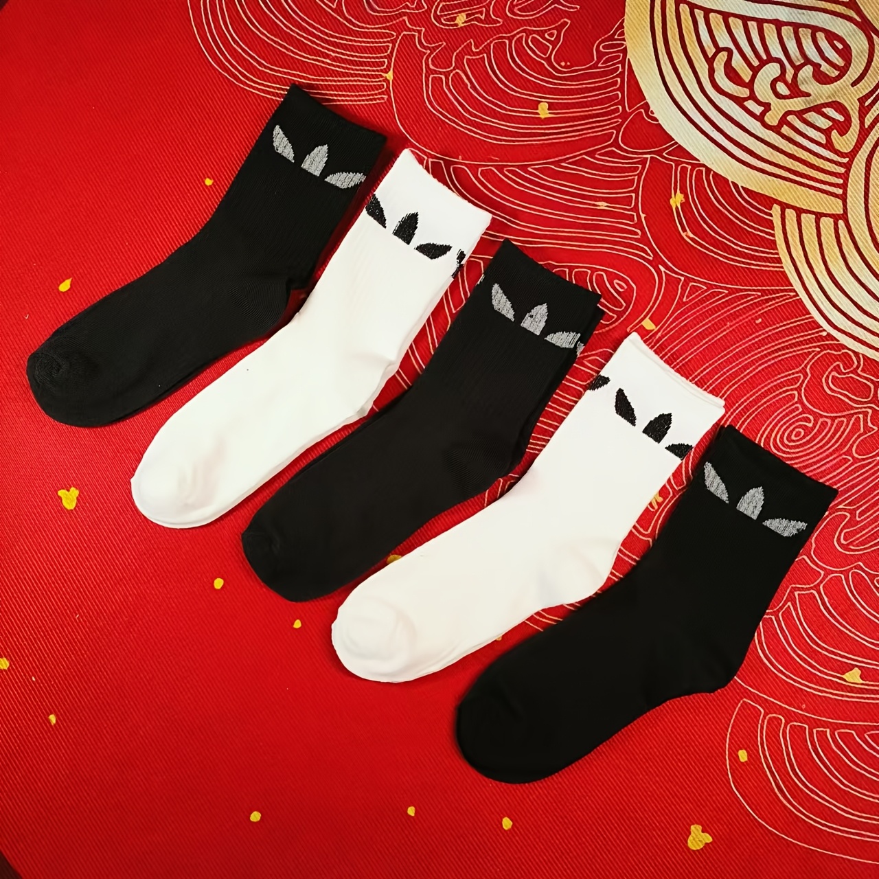 

5 Pairs Black & White Socks, Casual & Sports Unisex Mid Tube Socks, Women's Stockings & Hosiery