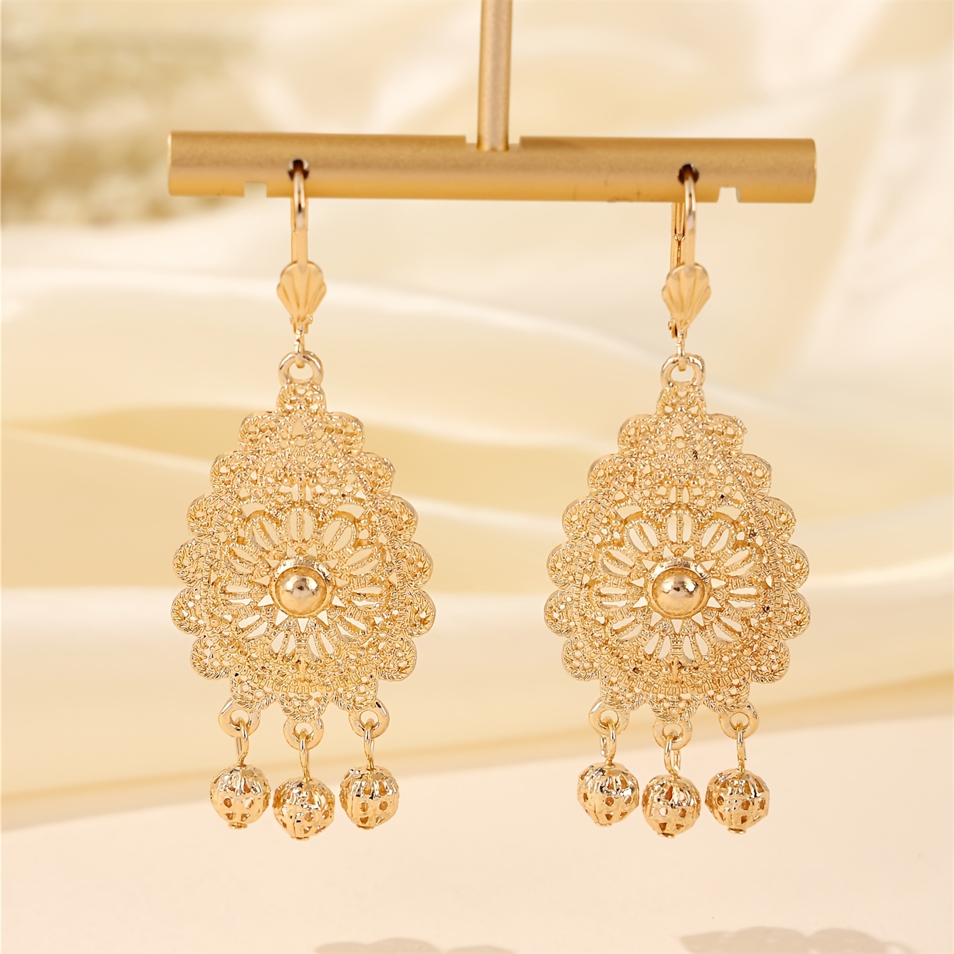 Image of 1 Pair Of Vintage Kc Alloy Openwork Arabic Style Women's Earrings, Suitable For Parties And Weddings, Middle Eastern Accessories