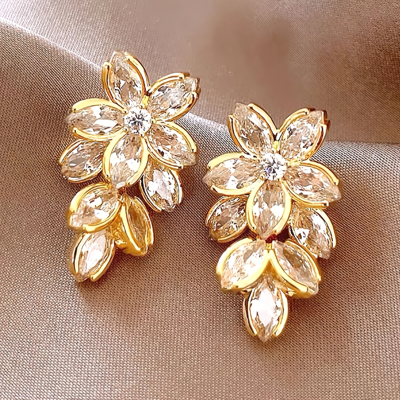 E-shop 1 Paar elegante, luxuriöse, hochwertige Ohrhänger mit Blatt- und Blumen-Nischen-Design, eingelegt mit Zirkonia-Tüllen, Kupferohrringen, geeignet