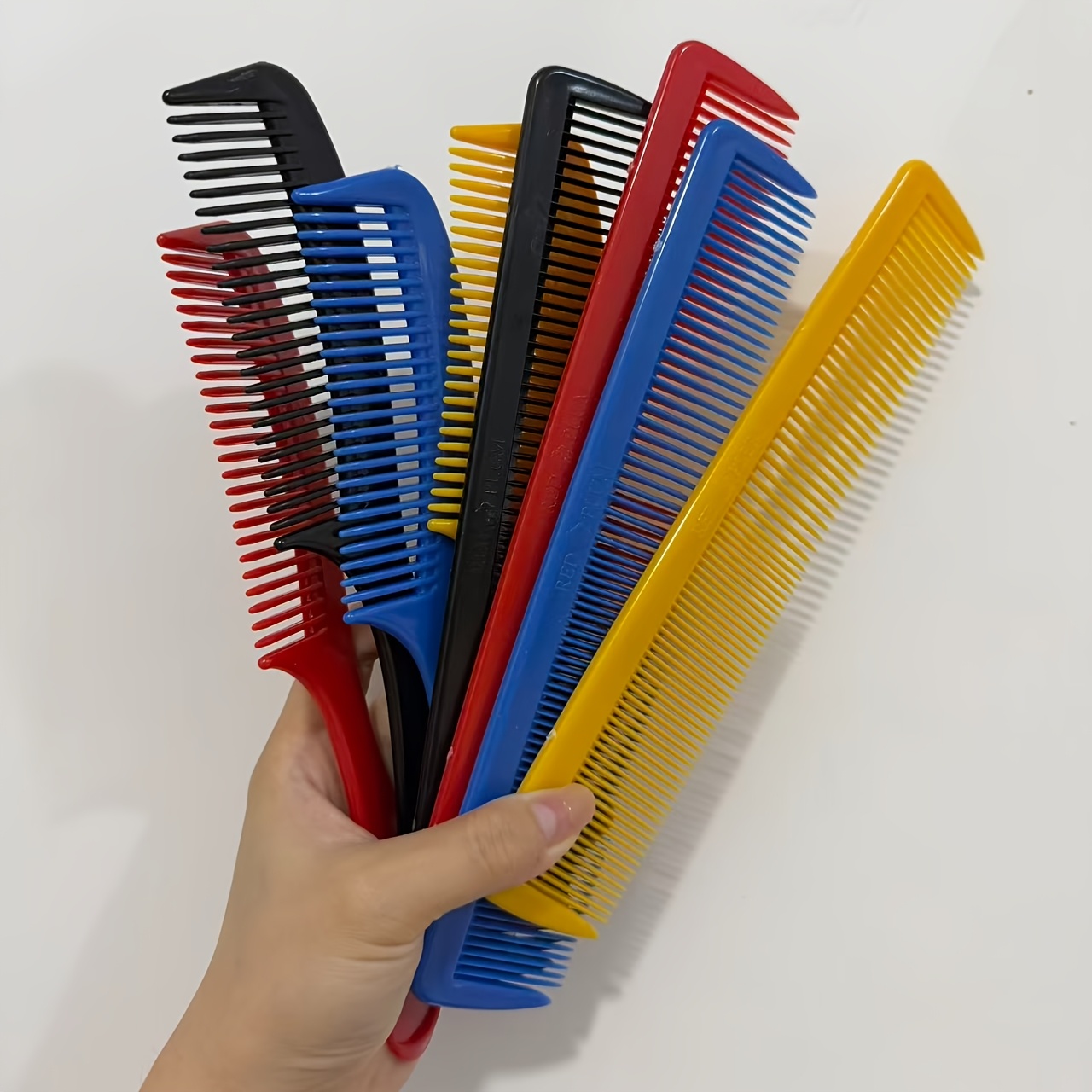 TEMU High-quality Comb With Dense Teeth, Random Color, Easy To Style, Makes Hair Smooth And Sleek, A Soft And Hairstyle, An Essential Comb For Travel