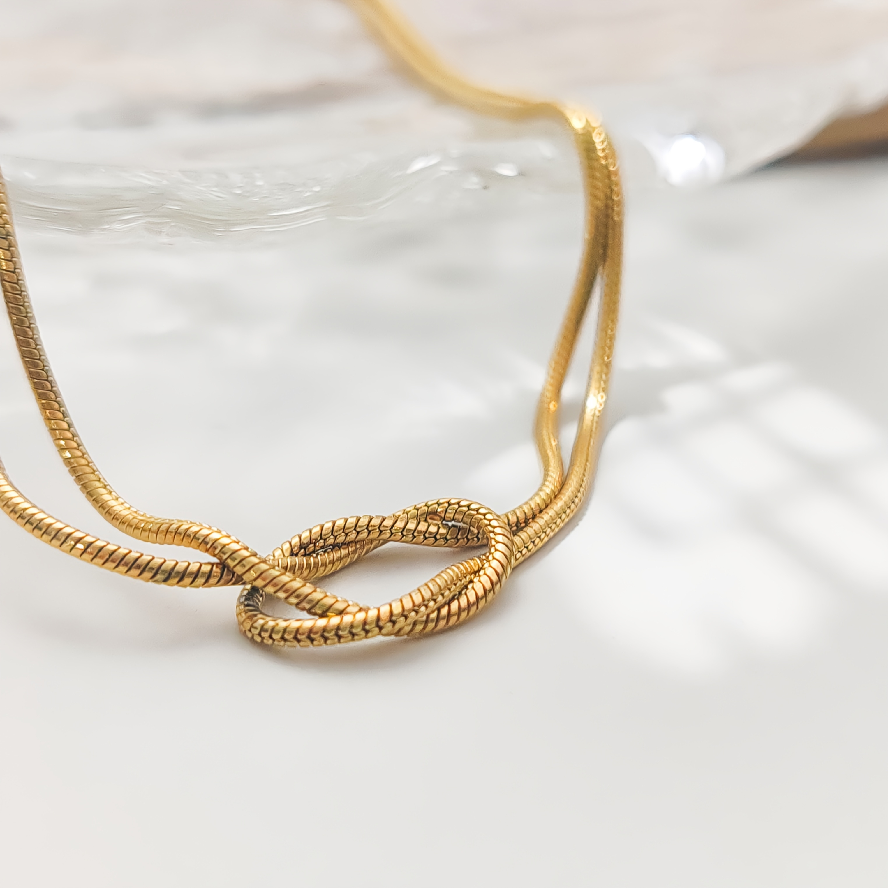 Minimalist Lightweight Luxury Snake Knot Necklace