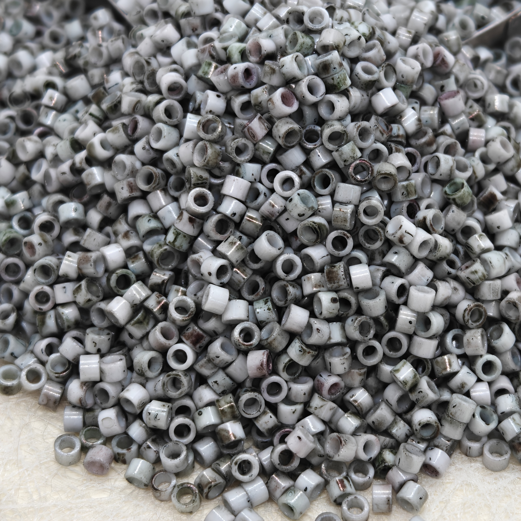 18 Colors Beading Kit with 2.5mm Glass Seed Beads