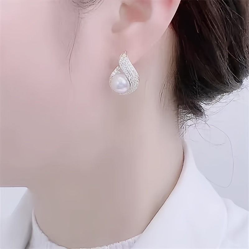 

Elegant Flame-shaped Sparkling Pearl Stud Earrings For Evening Parties, 925 Silvery Posts, Alloy, Synthetic Stones