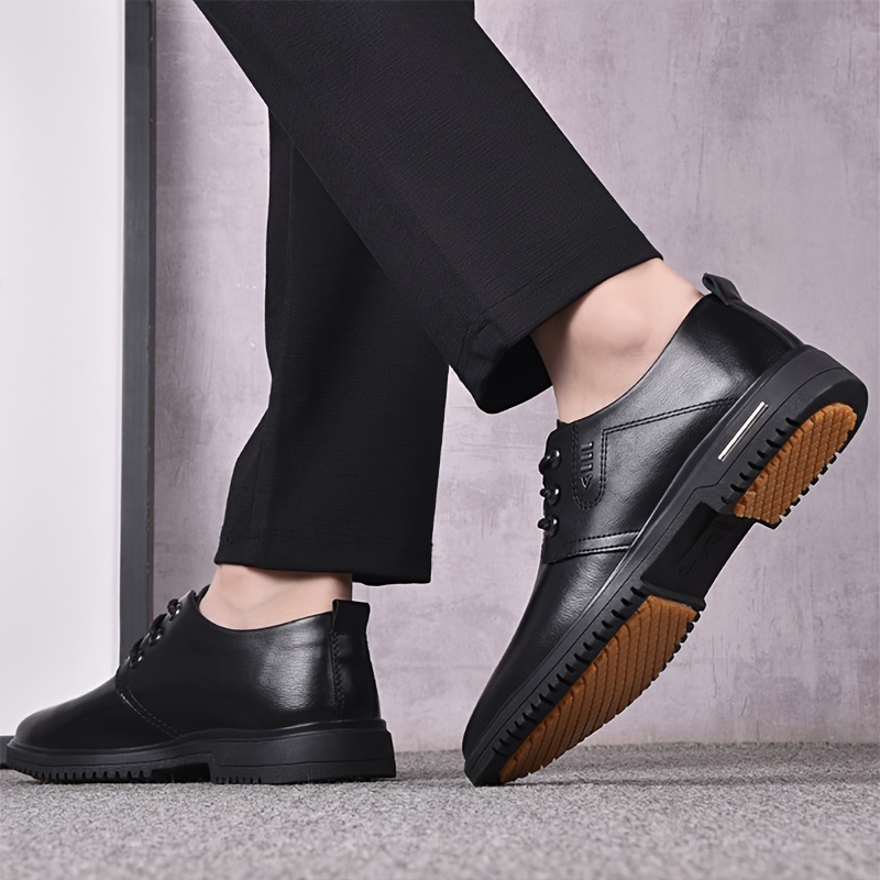 Fashionable, durable, comfortable all year round, professional 's shoes, lightweight, woven, non slip, four season anti odor  for Men's hotels, and lightweight soft soled 's shoes for Men's non slip