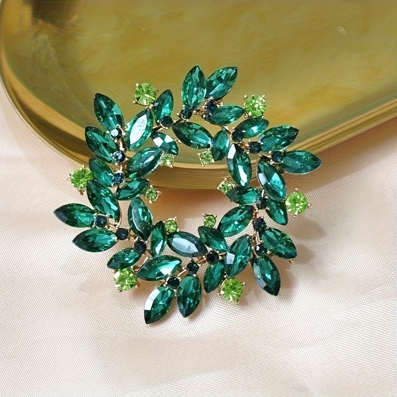 Image of Vintage Crystal Wreath Brooch Set With Sparkling Rhinestones And Artificial Crystals, Elegant And Fashionable Jewelry, Additions