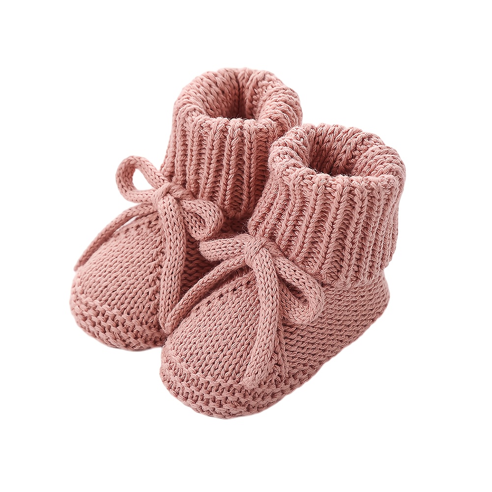 E-shop Ein Set gestrickter, knielanger Socken für Neugeborene mit Haarschleifen, für Prinzessinnen-Mädchen. Diese handgefertigten Knöchelsocken sind