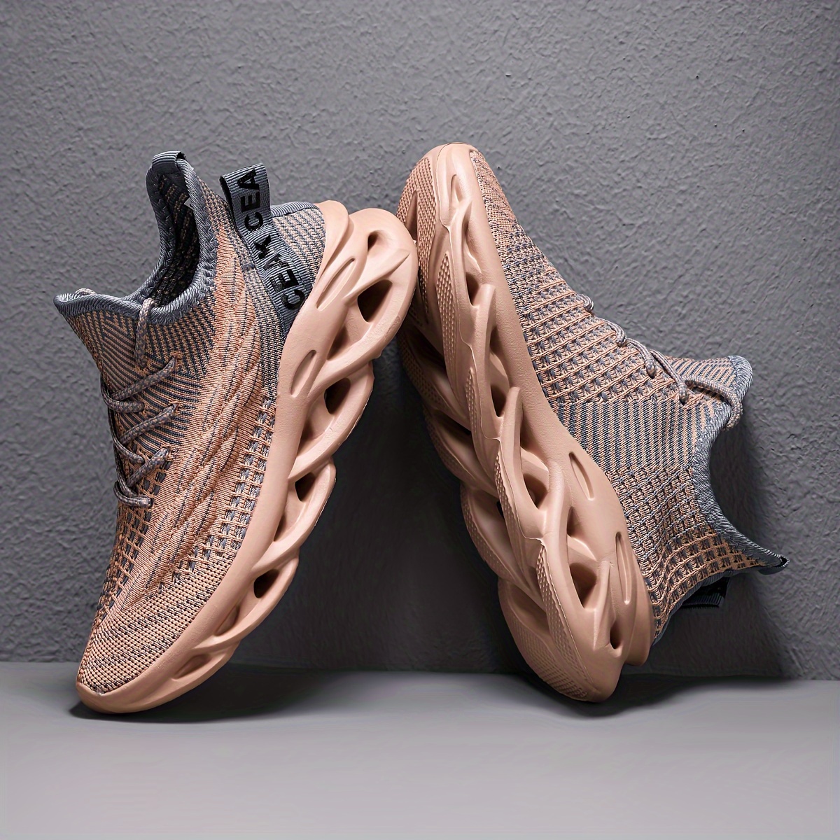 

2025 New Commuting Khaki Breathable Knitted Mesh Sports Shoes For Men And Women, Casual Sports Shoes, Soft Non-slip Soles, Neutral Running Shoes, Fashionable Casual Sports Shoes, Breathable Mesh Shoes