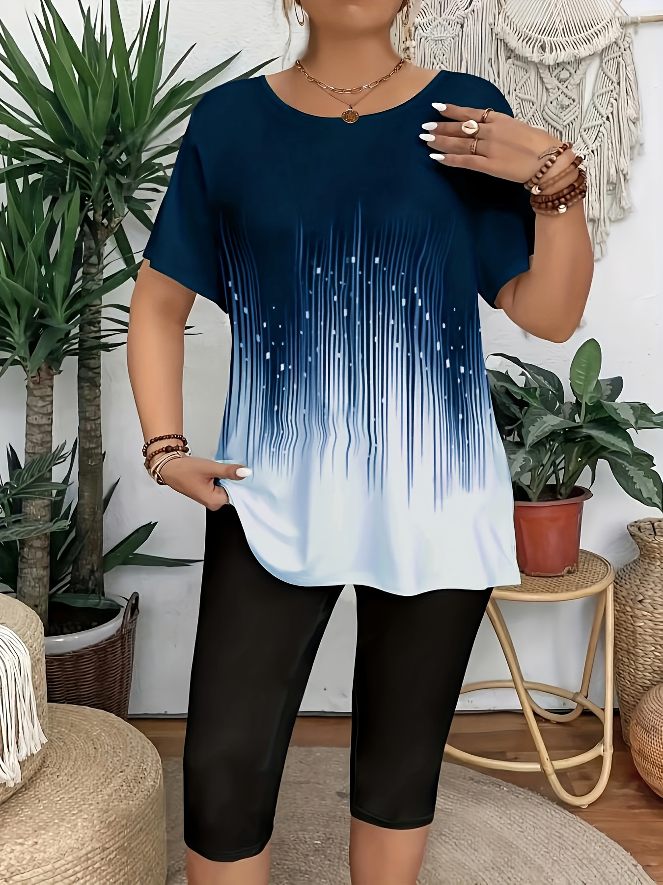 Elegant Plus Size Crew Neck T-Shirt with Floral Print - Soft Medium Stretch Fabric, Short Sleeve Top for Women, Casual Wear, All Season Tee|Floral Print Top|Comfortable Fit, Plus Size Clothing