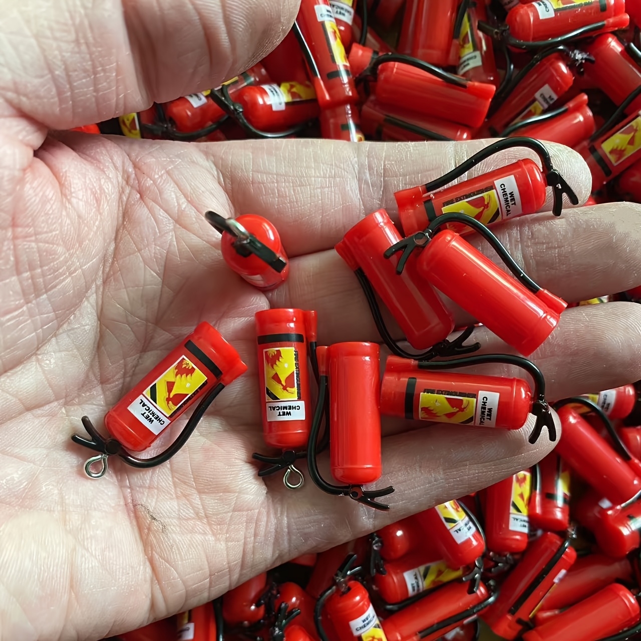 

4-pack Mini Fire Extinguisher Charms, Cute Plastic Keychain Pendants, Jewelry Making Parts And Accessories For Diy Crafts And Roleplay