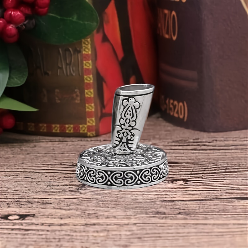 

1pc Elegant Metal Carved Pen Holder - Perfect School Supplies And Office Decoration
