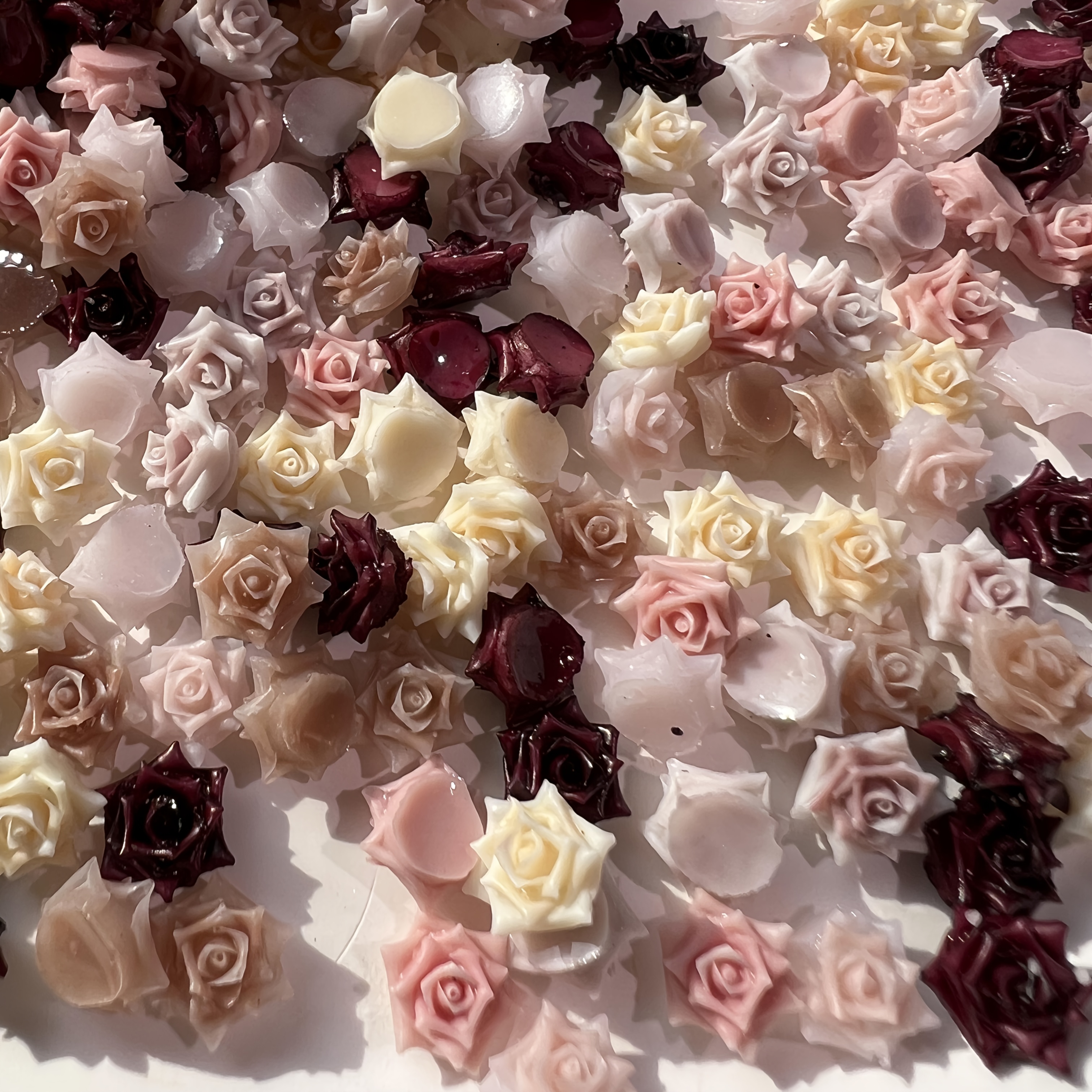Image of 200pcs Per Pack, Resin 8mm Rolled Edge Rose Flower Nail Art Additions, Three-dimensional Petal Small Flower Nail Decorations, Suitable For Phone Cases, Nail Art, And Decorative Small Flowers