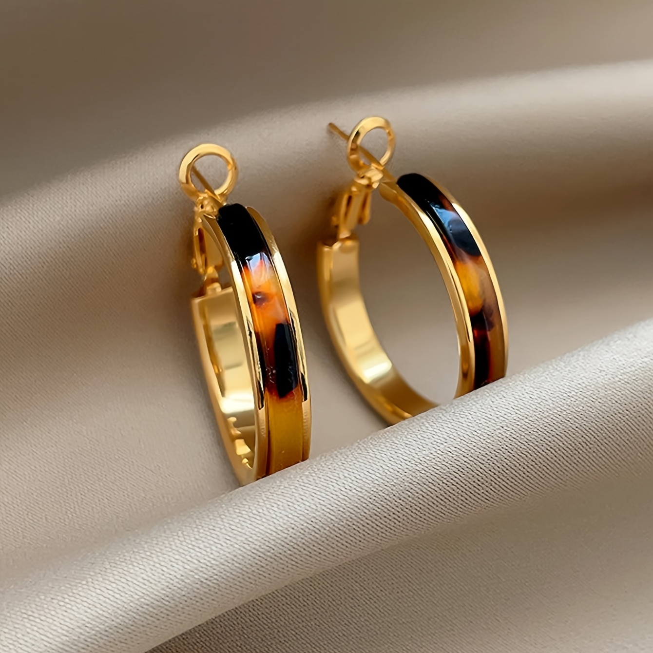 TEMU 1 Pair New Elegant Temperament Casual Geometric Leopard Print Niche Design Women' Fashion Ear Hoop Suitable For Daily And Holiday Parties