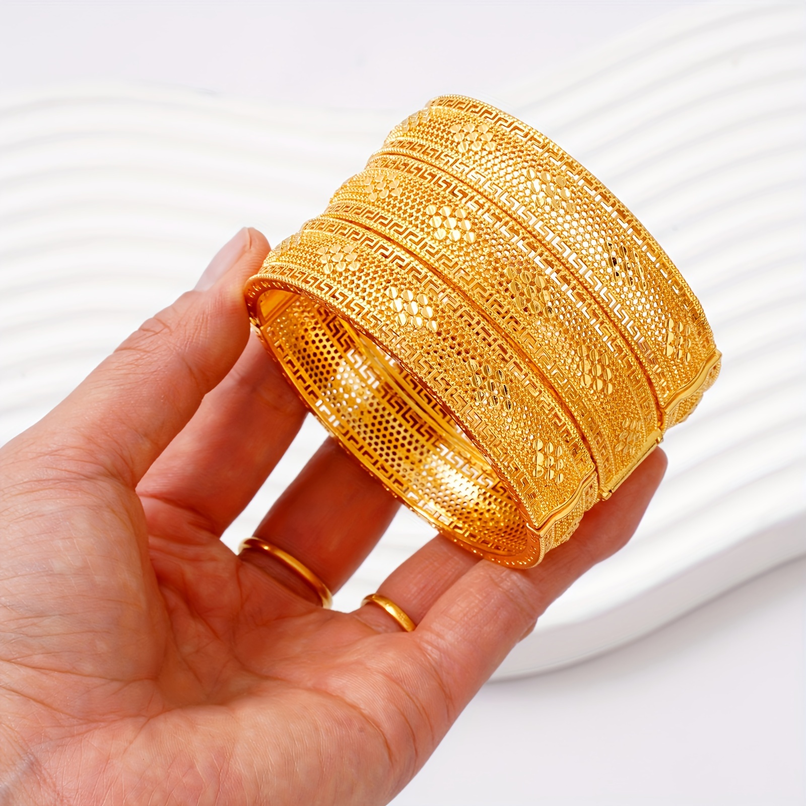 TEMU 3pcs Golden Elegant And Exquisite Openwork Bangle Set, Radiating A , Middle East Saudi Arabia Ramadan Festival Gift, Women's Fashion, Dubai Hand