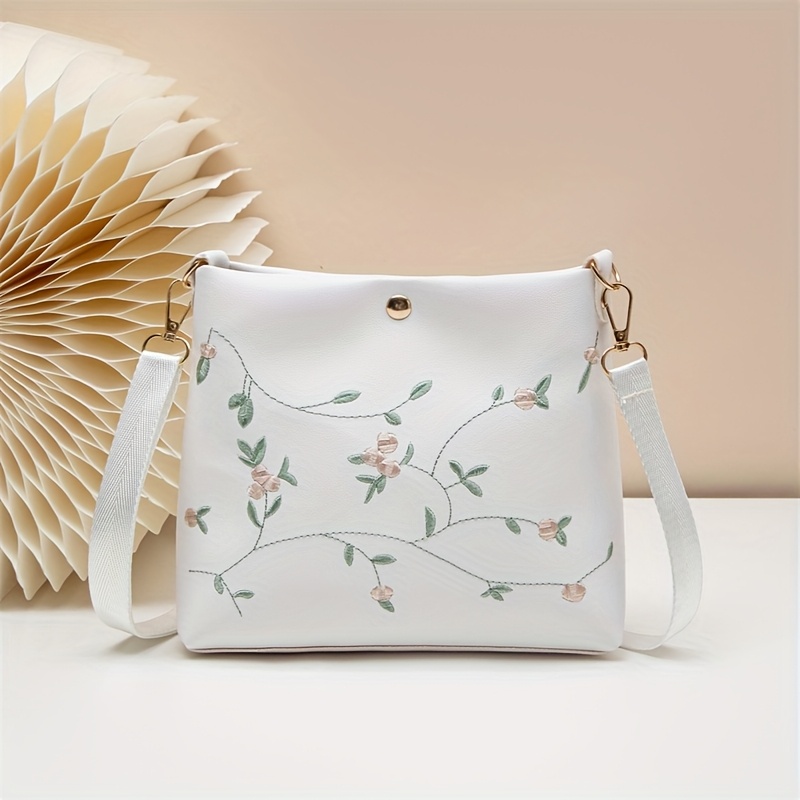 Image of Summer New On Handbag Fashionable Lace Fresh Shoulder Chain Crossbody Bag Women's Bucket Bag Mobile Phone Bag Fashionable