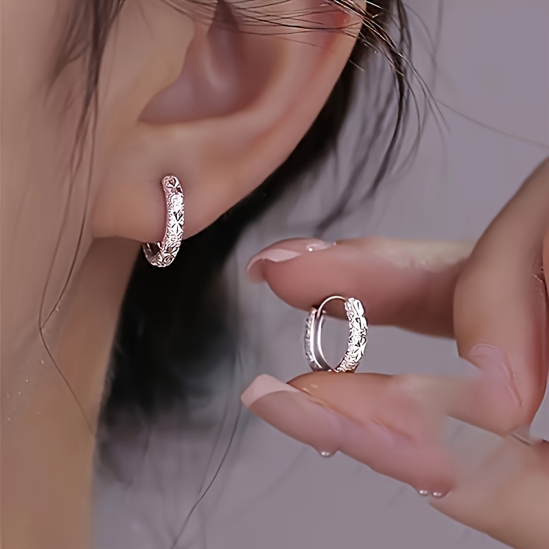 

4 Pairs Of Women's Silver Plated Earrings - Elegant Small Diameter Frosted Glitter Earrings, Hypoallergenic, Suitable For And Gifts, Christmas Season Jewelry