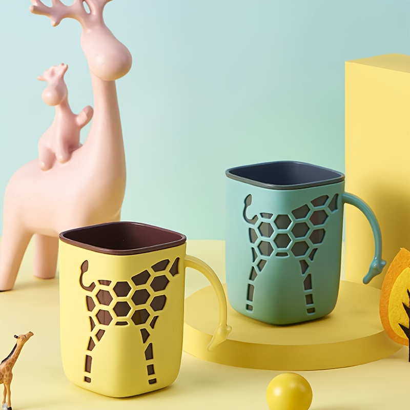 

1pc Giraffe Creative Cup, Lovely Toothbrush Cup, Plastic Mouthwash Cup, Home Bathroom Cup, Bathroom Accessories, Bathroom Decor, Household Items, Boyfriend And Girlfriend Gifts