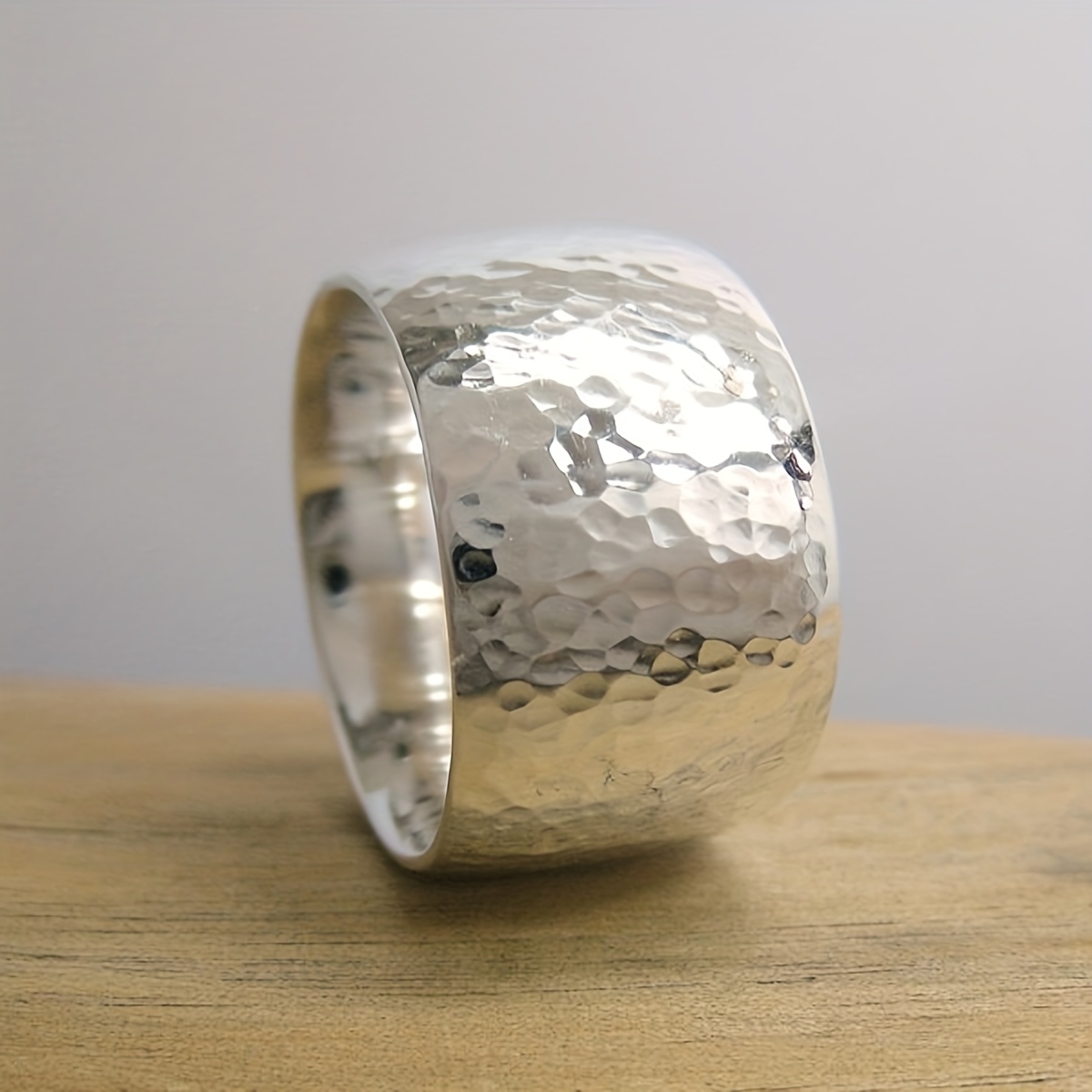 Unisex Minimalist Vintage Hammered Texture Copper Ring — Everyday Wear