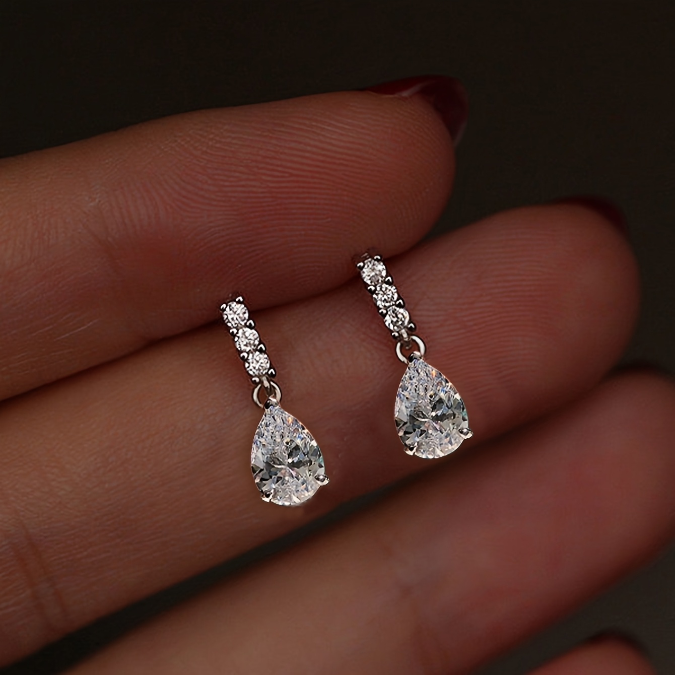 A Pair Of Classic Versatile Women's Copper-set Cubic Synthetic Zirconia Teardrop Earrings
